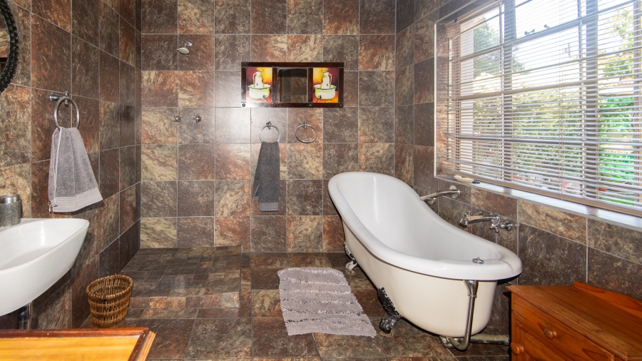 4 Bedroom Property for Sale in Die Eiland Western Cape